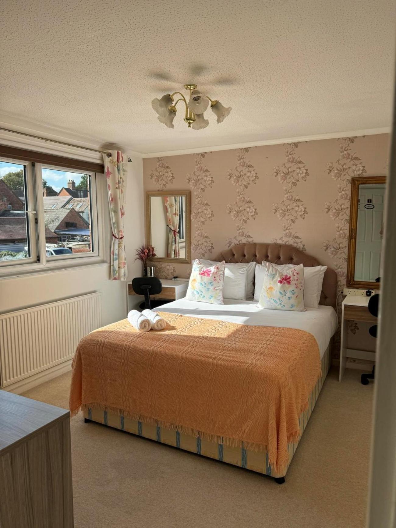 Enjoy Your Stay At Chorley Road Дройтуич Екстериор снимка