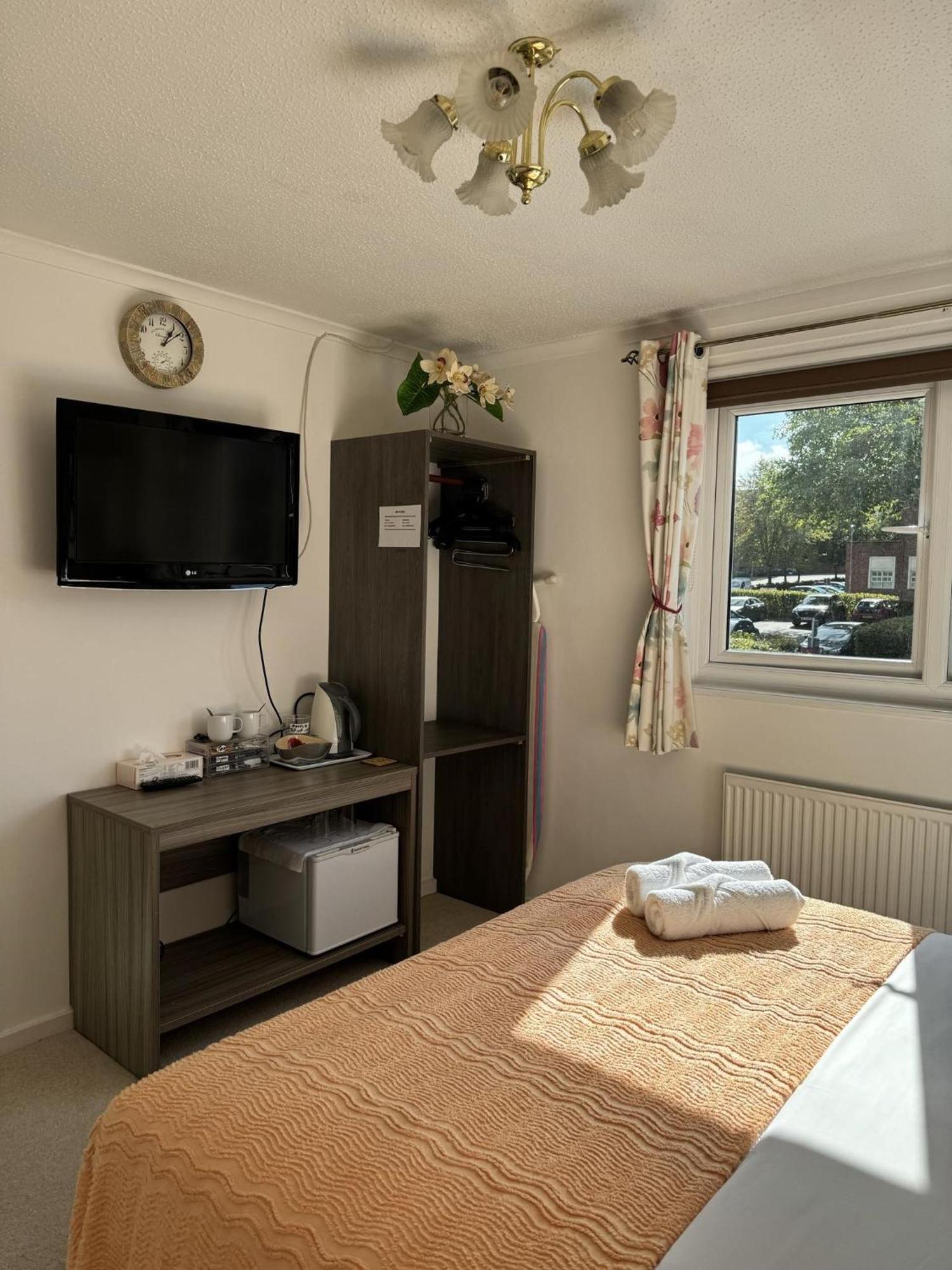 Enjoy Your Stay At Chorley Road Дройтуич Екстериор снимка